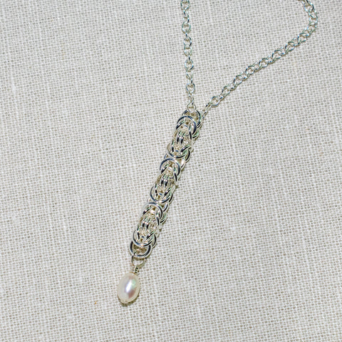 Margot silver chain maille pendant with white pearl